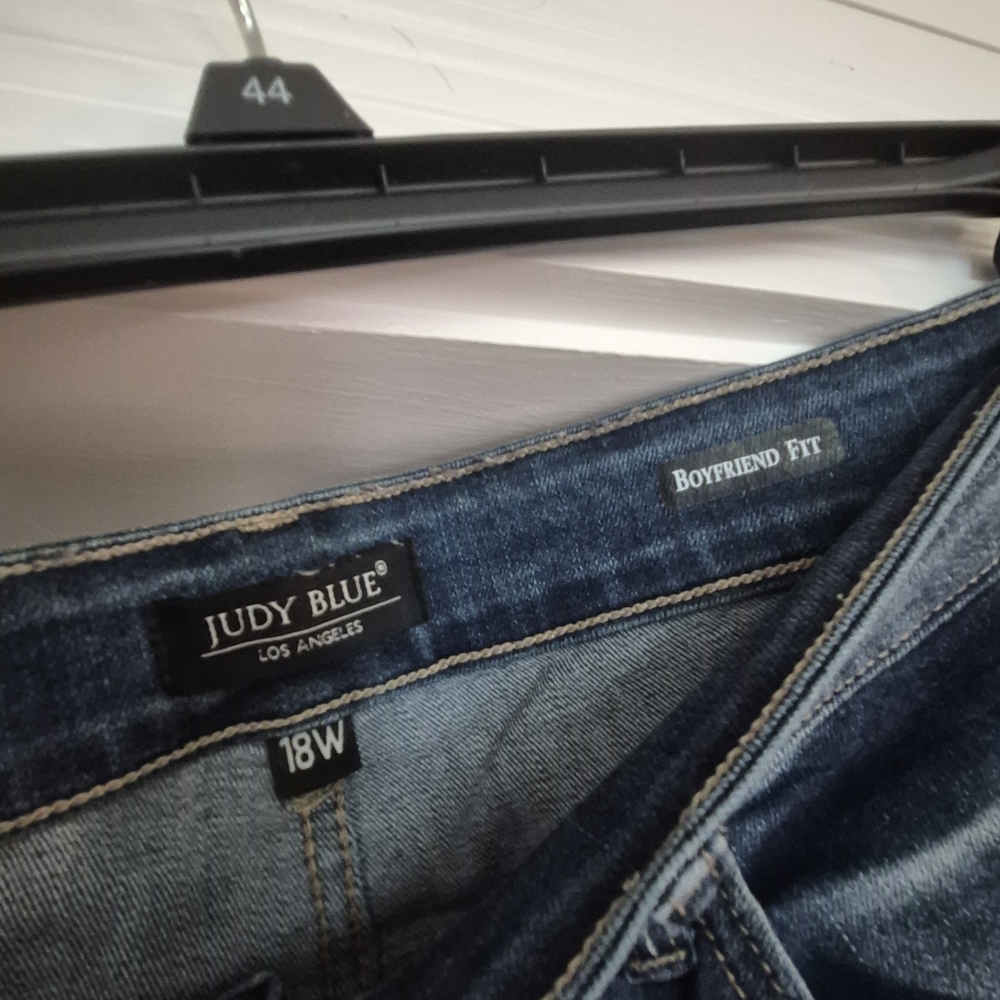 Judy Blue Women's Faded Blue Jeans with Distressing Boyfriend Fit - Picture 2 of 3